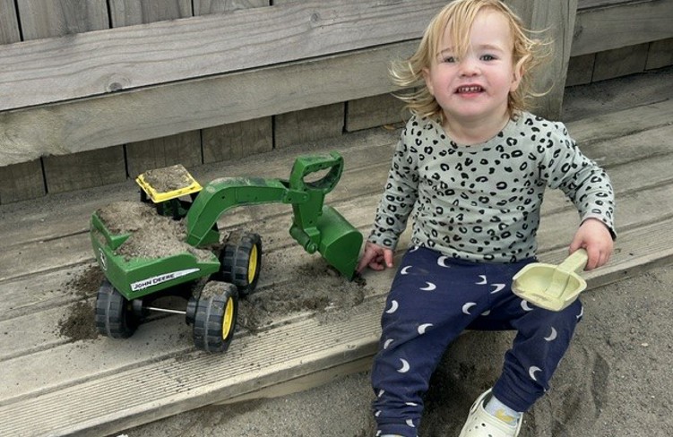 Huxley Sandpit (Small)